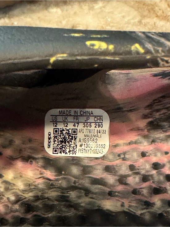 adidas YEEZY Foam Runner MX Carbon main image 2
